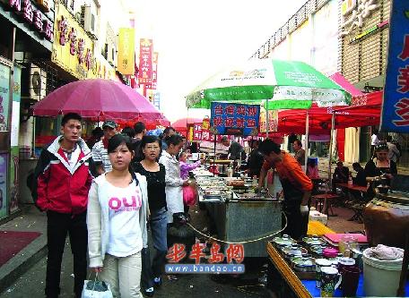 居委会马路上划摊位出租 称统一管理市场(图)-新闻